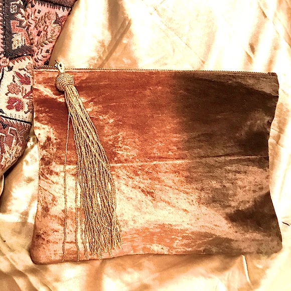 Steve Madden Ombre Crushed Velvet Jasmine Clutch - Picture 7 of 7